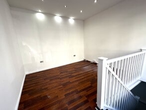 199 Garratt Ln, London to rent Interior Photo- Image 1 of 8