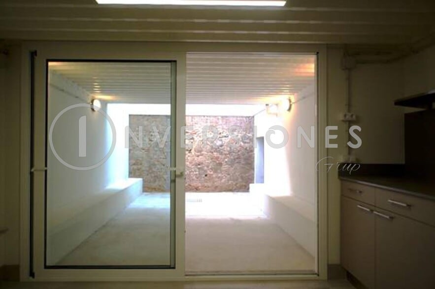 Office / Retail in Barcelona, Barcelona to rent - Building Photo - Image 3 of 4