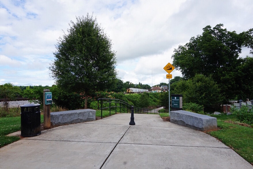 675 Pulaski St, Athens, GA to rent - Building Photo - Image 2 of 14