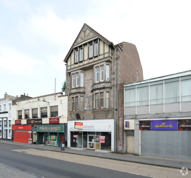 65 High St, Dumbarton to rent - Building Photo - Image 3 of 4