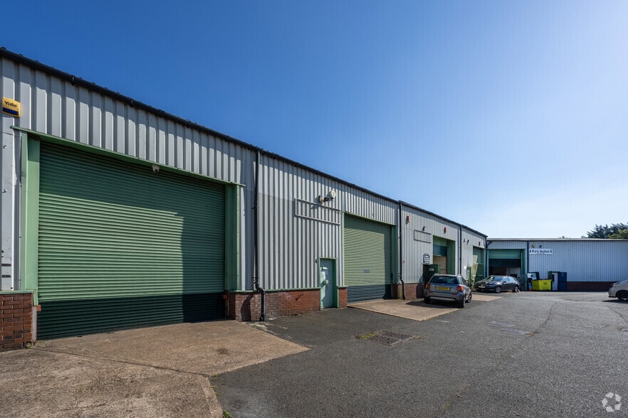 Sedgley Rd W, Tipton to rent - Building Photo - Image 3 of 3