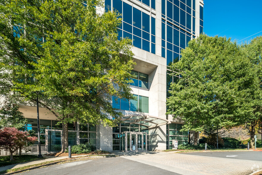 2018 Powers Ferry Rd SE, Atlanta, GA for rent - Building Photo - Image 3 of 8