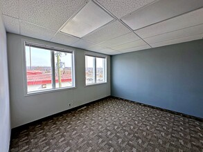 9908 Franklin Av, Fort McMurray, AB for rent Interior Photo- Image 1 of 10