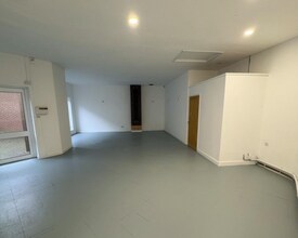 Upper Park Rd, Tenby to rent Interior Photo- Image 2 of 6