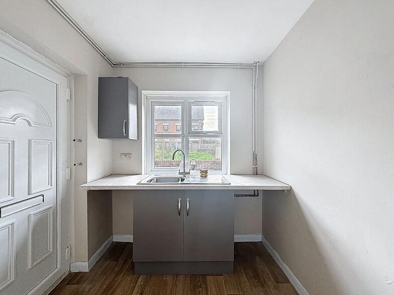 262 Werrington Rd, Stoke On Trent to rent - Building Photo - Image 1 of 6