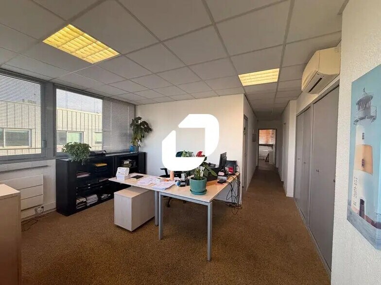 Office in Mérignac to rent - Interior Photo - Image 1 of 11