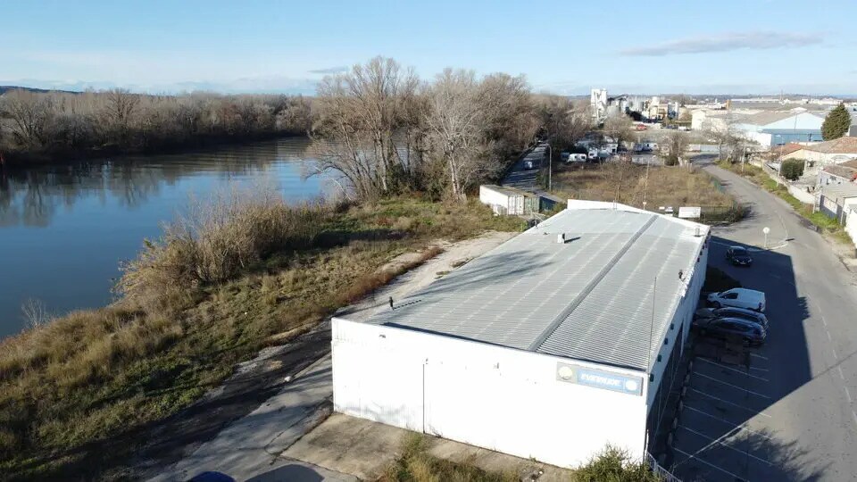 Industrial in Le Pontet to rent - Primary Photo - Image 1 of 6