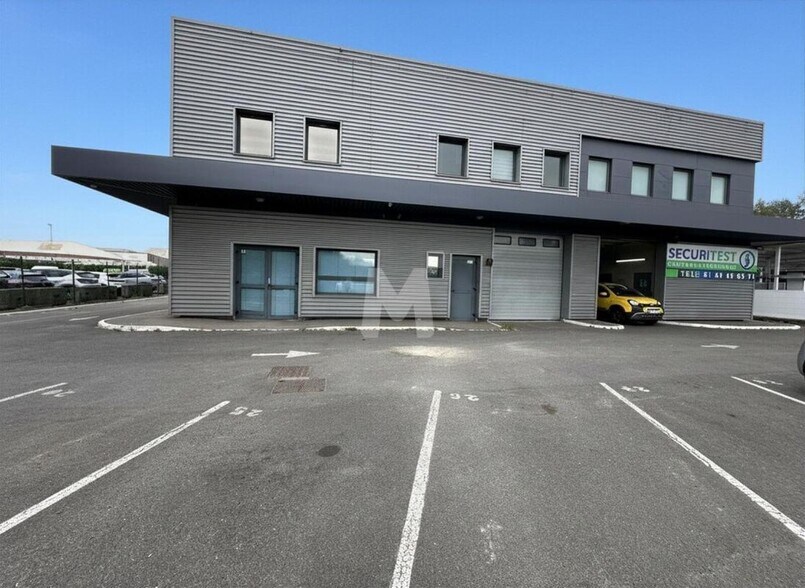 Office in Morangis to rent - Building Photo - Image 1 of 10