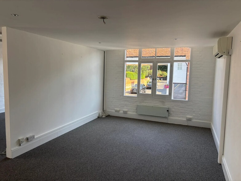 21 Old Brewery Ln, Henley On Thames to rent - Building Photo - Image 3 of 6