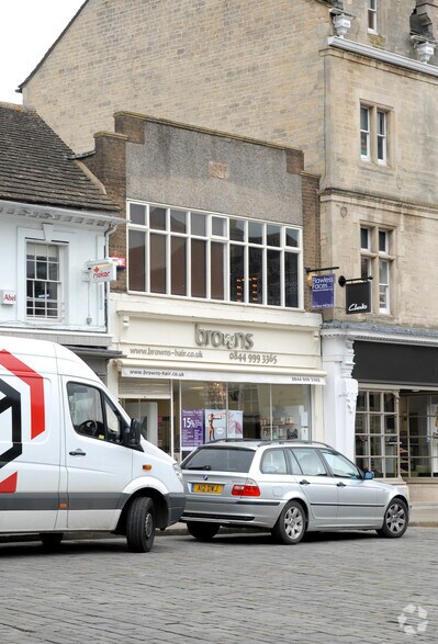 3 Red Lion Sq, Stamford to rent - Building Photo - Image 2 of 3