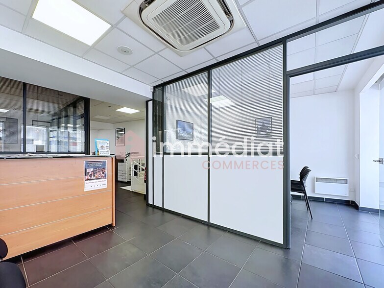 Rue Du Château, Rueil-Malmaison to rent - Building Photo - Image 3 of 10