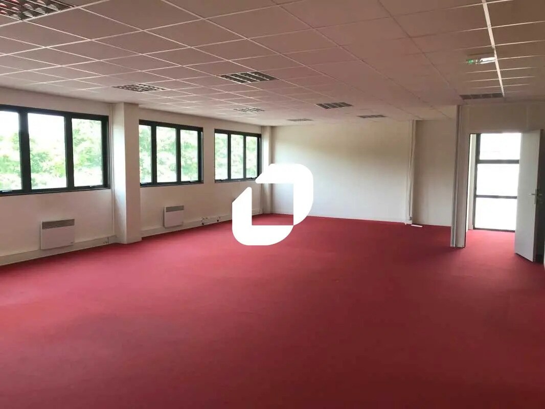 Office in Cergy to rent Interior Photo- Image 1 of 7