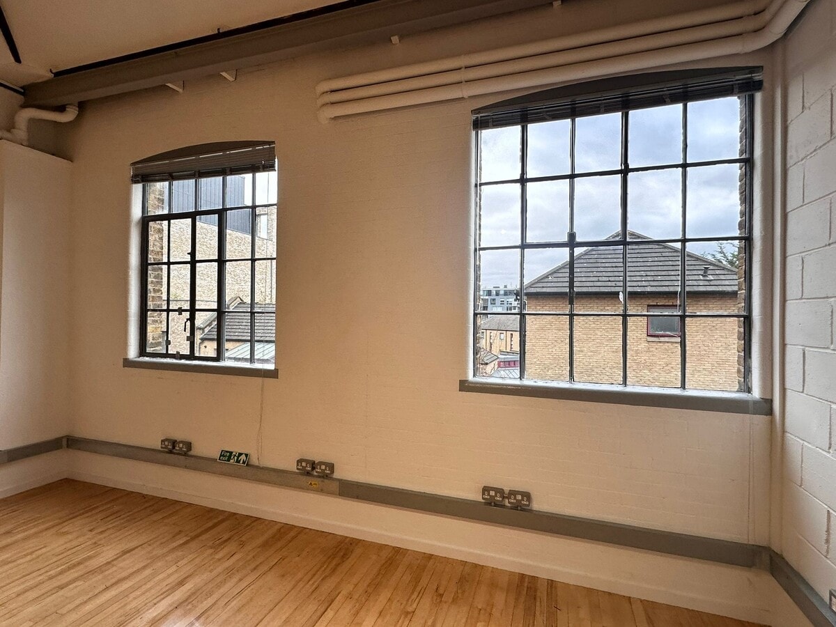 44-48 Wharf Rd, London, LND N1 7UX - Unit 25 - - Interior Photo - Image 2 of 6