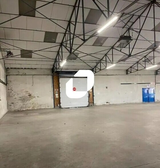 Light Industrial in Saint-Herblain to rent - Interior Photo - Image 3 of 8