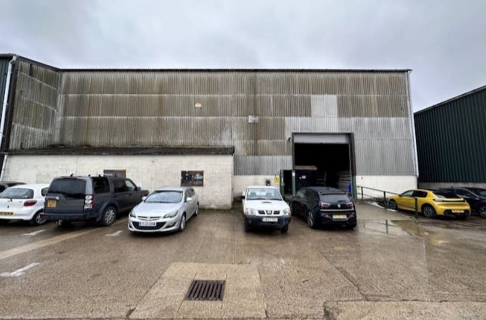 6 Howe Rd, Watlington to rent Primary Photo- Image 1 of 2