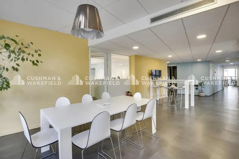 43-45 Avenue Paul Doumer, Rueil-Malmaison to rent - Interior Photo - Image 3 of 19