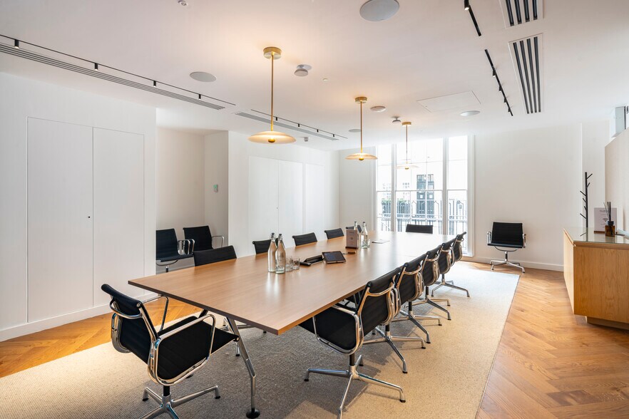 15 Suffolk St, London to rent - Building Photo - Image 2 of 10