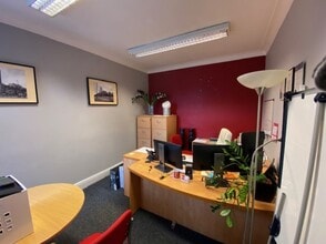 168 Barton Rd, Manchester to rent Interior Photo- Image 2 of 2