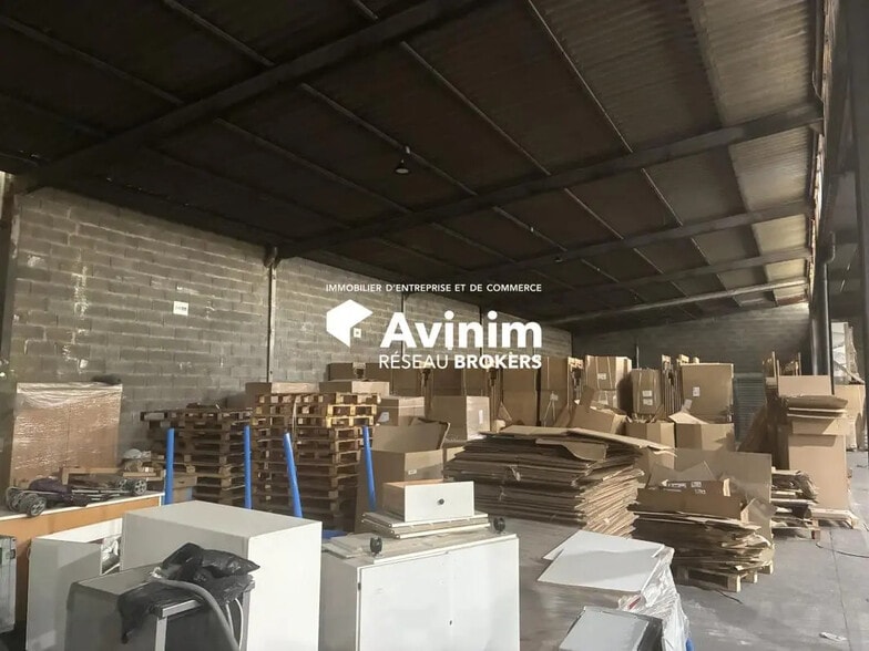 Industrial in Vitrolles to rent - Interior Photo - Image 3 of 7