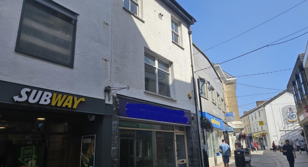 44 Fore St, St Austell to rent - Primary Photo - Image 1 of 8