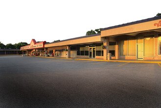 836-946 N 70th St, Lincoln, NE for rent Building Photo- Image 1 of 2