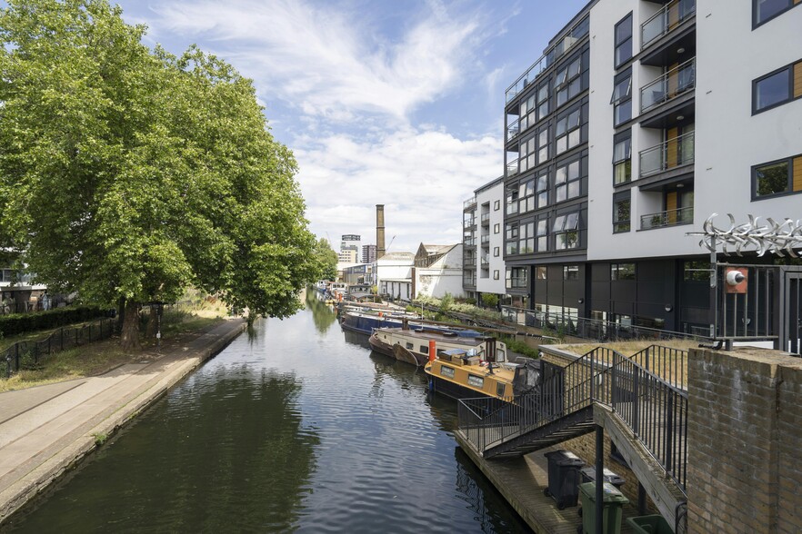 55-59 Eagle Wharf Rd, London for sale - Building Photo - Image 2 of 16