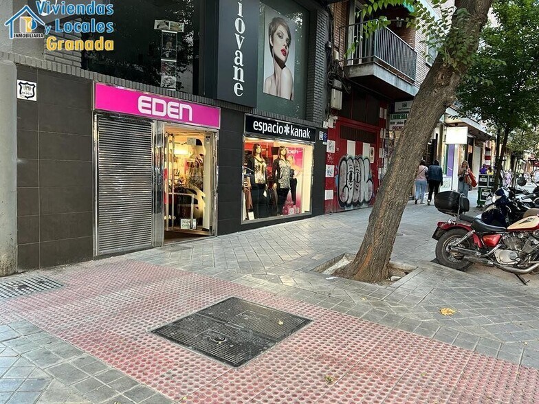 Retail in Granada to rent - Building Photo - Image 1 of 10