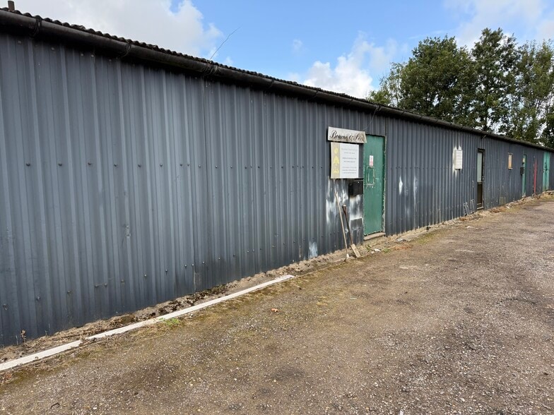 Unit 23B Henfield Rd, Hassocks to rent - Building Photo - Image 3 of 5