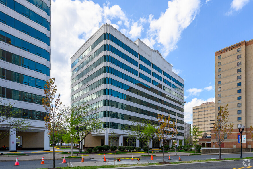 2800 Crystal Dr, Arlington, VA for sale - Primary Photo - Image 1 of 1