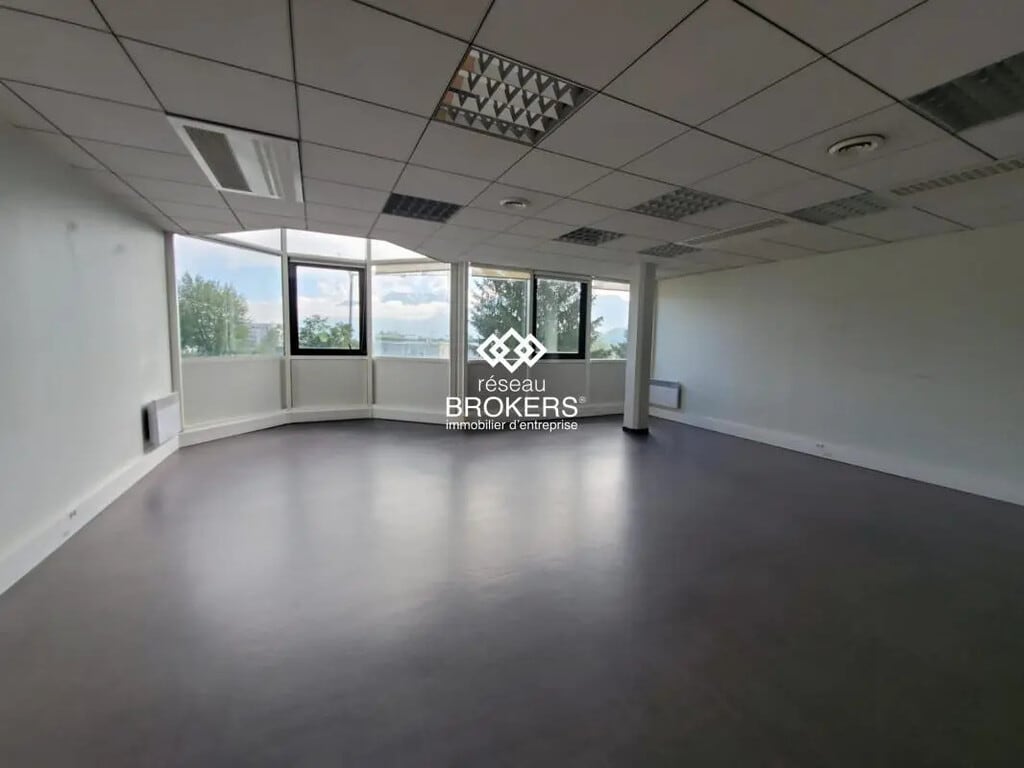 Location Bureaux 446 m² - Photo 1