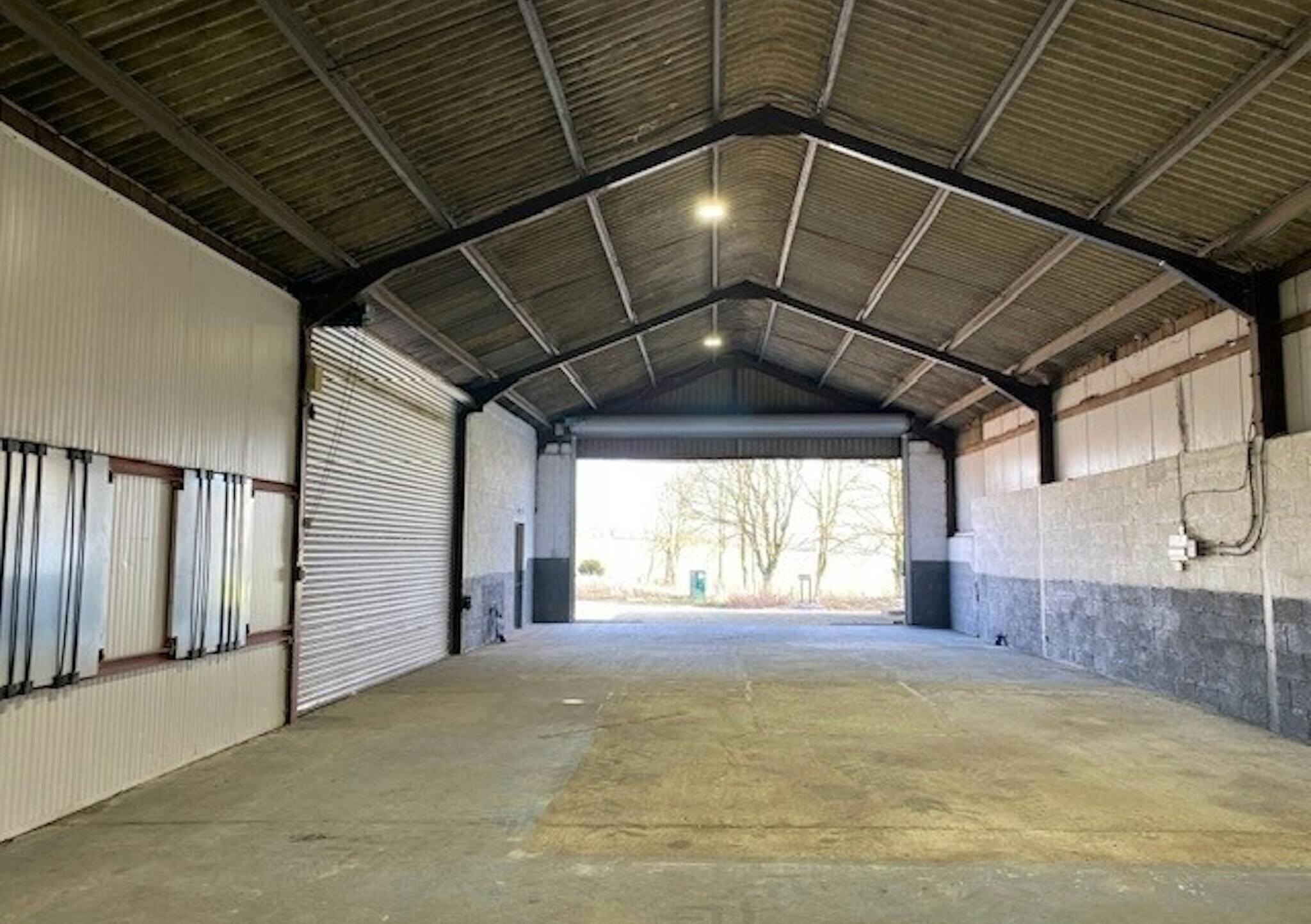 Manor Farm Yard, Upton Grey to rent Interior Photo- Image 1 of 1