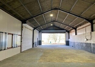 Manor Farm Yard, Upton Grey to rent Interior Photo- Image 1 of 1