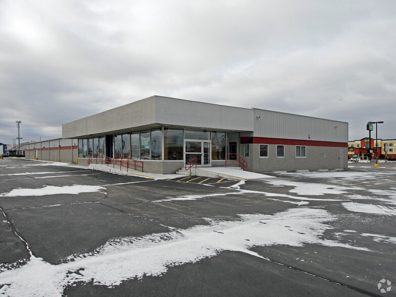 4400 W College Ave, Appleton, WI for rent - Building Photo - Image 1 of 5