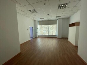 Retail in Madrid, Madrid to rent Interior Photo- Image 2 of 6