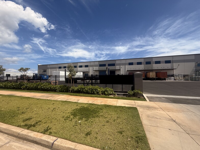 Ko'oloa'ula Street, Kapolei, HI to rent - Building Photo - Image 1 of 9