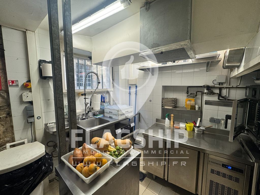 Retail in Paris to rent Interior Photo- Image 1 of 5