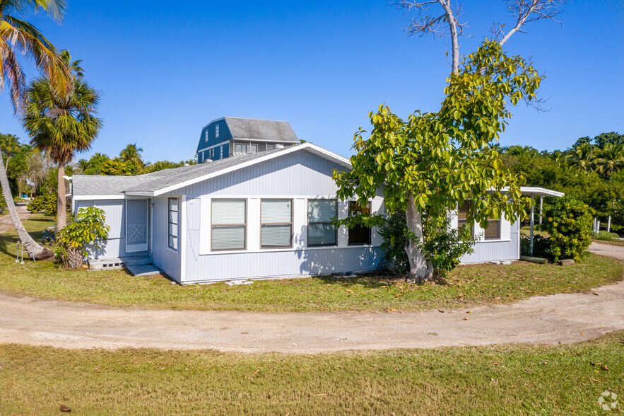 16870 Silver Tarpon Ct, Bokeelia, FL for sale - Building Photo - Image 1 of 1