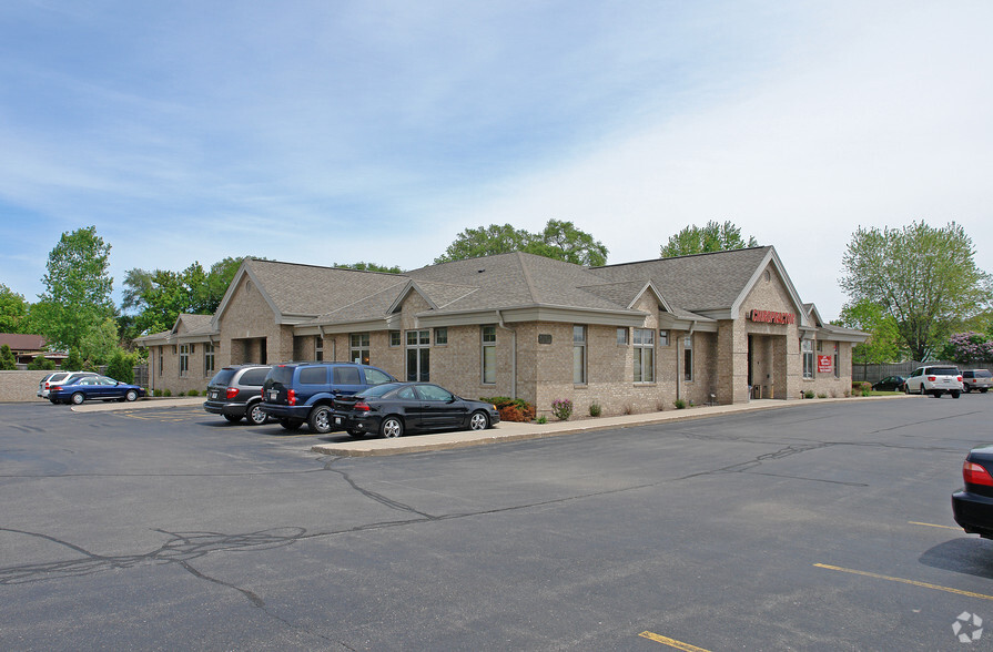 W188S7830 Racine Ave, Muskego, WI for rent - Primary Photo - Image 1 of 8