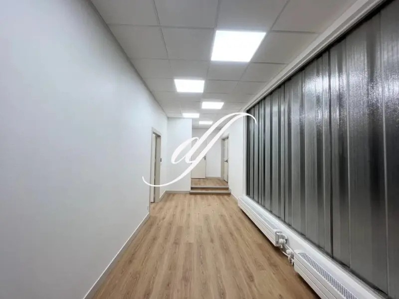Office in Paris for sale Interior Photo- Image 1 of 8
