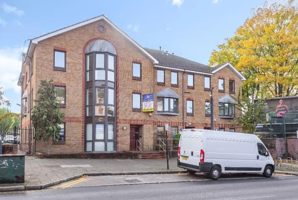 58 Station Rd, Harrow to rent Building Photo- Image 1 of 7