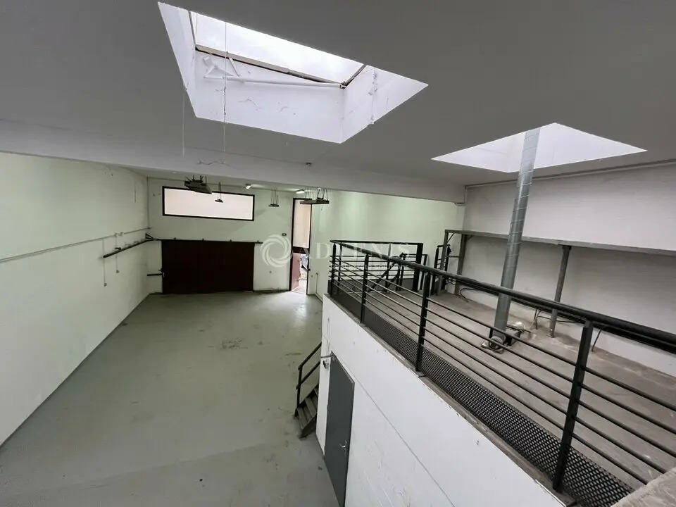 Location Local d'activités 265 m² - Photo 1