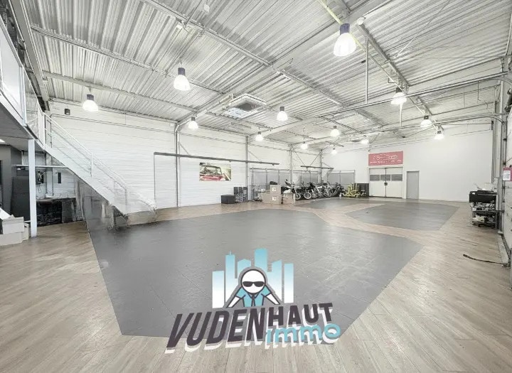 Location Local d'activités 408 m² - Photo 1