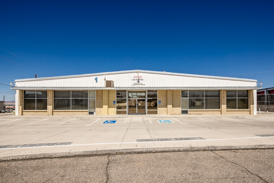 1851 Commander Dr, Lake Havasu City, AZ for sale - Primary Photo - Image 1 of 53