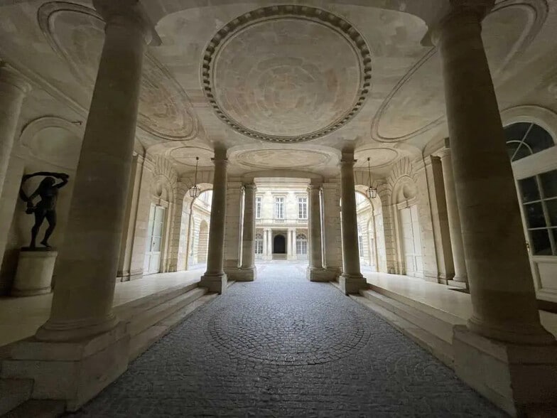 Office in Bordeaux to rent - Building Photo - Image 2 of 7