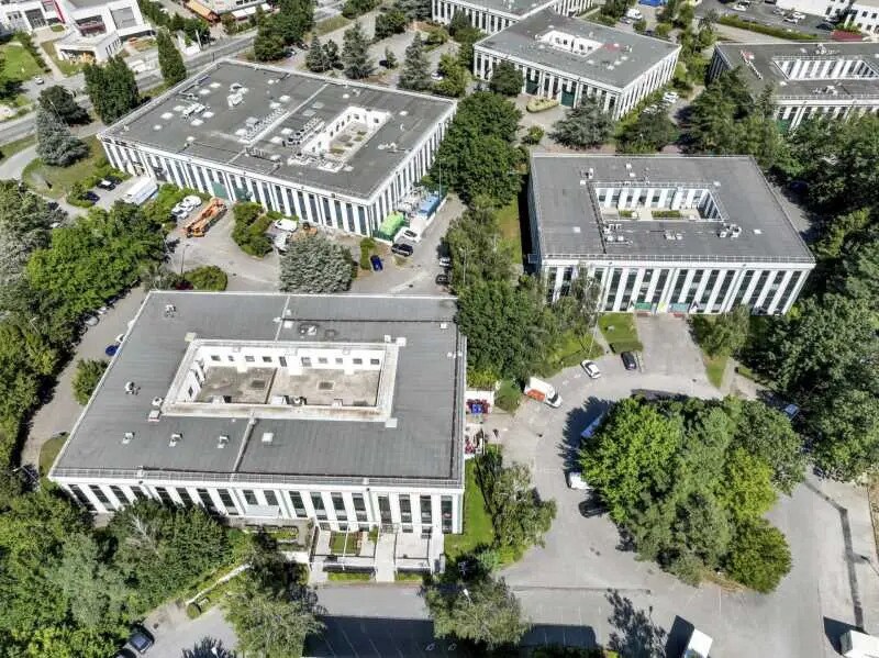 Office in Limonest to rent Building Photo- Image 1 of 19