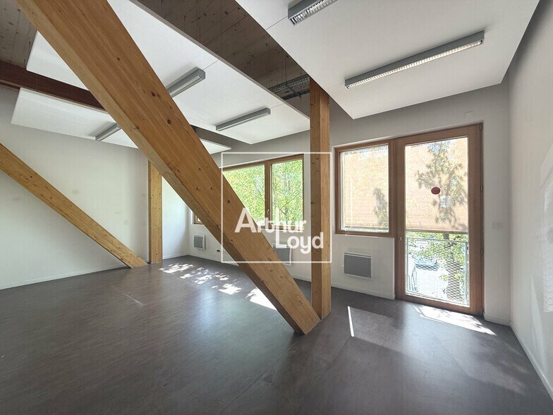 Office in Savigny-le-Temple for sale - Interior Photo - Image 2 of 7