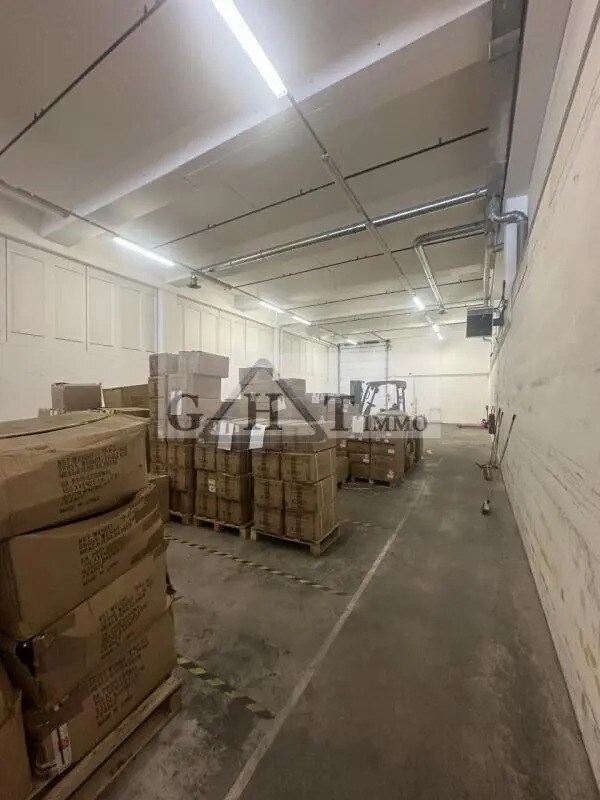 Industrial in Montreuil for sale Building Photo- Image 1 of 17