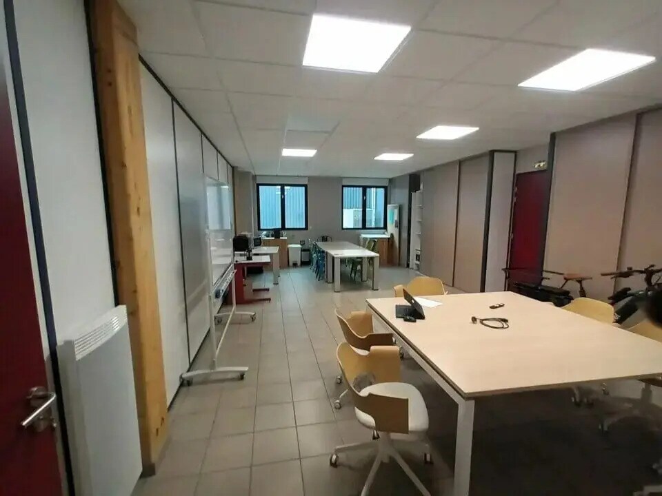 Location Bureaux 136 m² - Photo 1