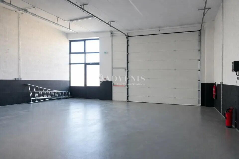 Light Industrial in Villejuif to rent Interior Photo- Image 1 of 13