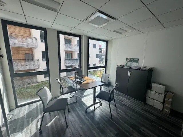 Location Bureaux 146 m² - Photo 1